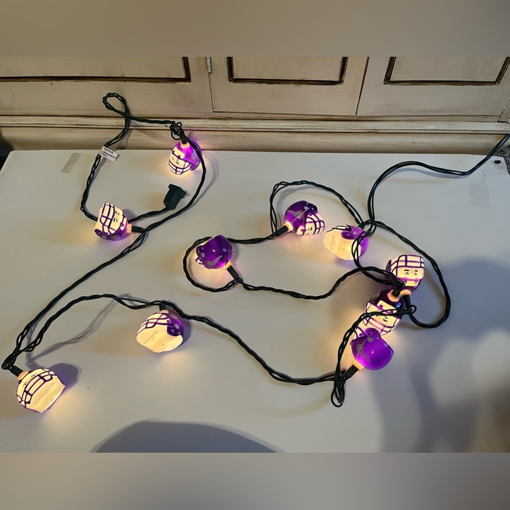 Vintage NFL Minnesota Vikings helmets string of lights football decoration rare